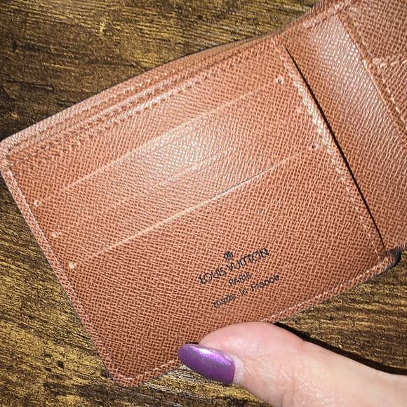 EUC Louis Vuitton mens bi fold wallet - Picture 5 of 10